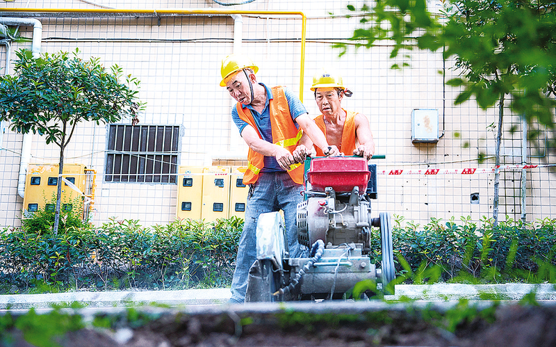 開挖管道溝。