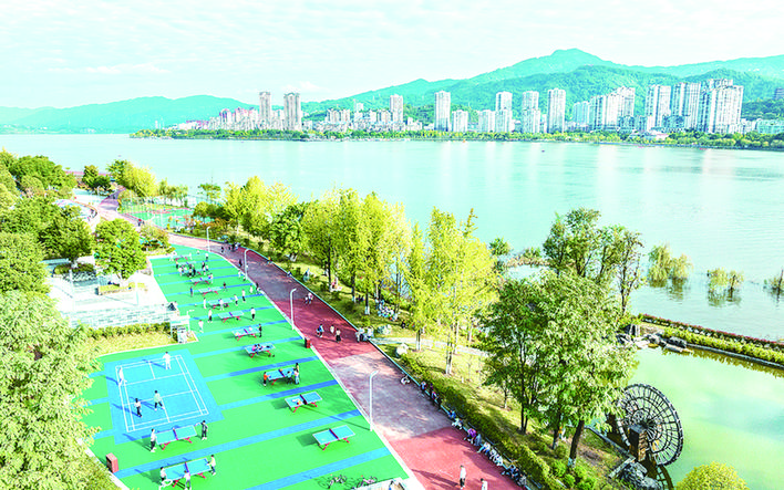 濱湖公園健身忙。開州區融媒體中心供圖