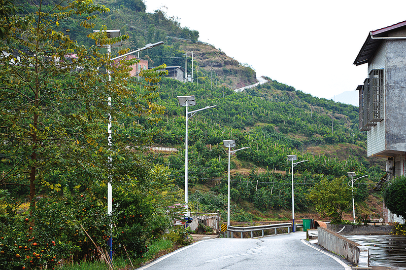 開州：路燈照亮小山村 山鄉(xiāng)夜景美如畫